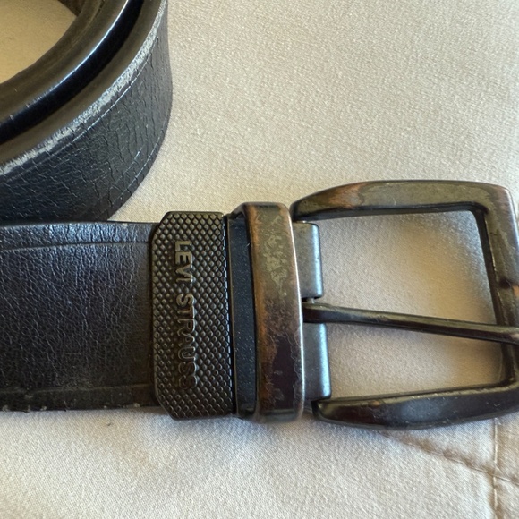 Levi's Mens Black Leather Belt Size 40 - Picture 4 of 6
